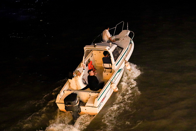 Hoài Lâm và bạn gái đón Giáng sinh trên du thuyền 3 triệu USD